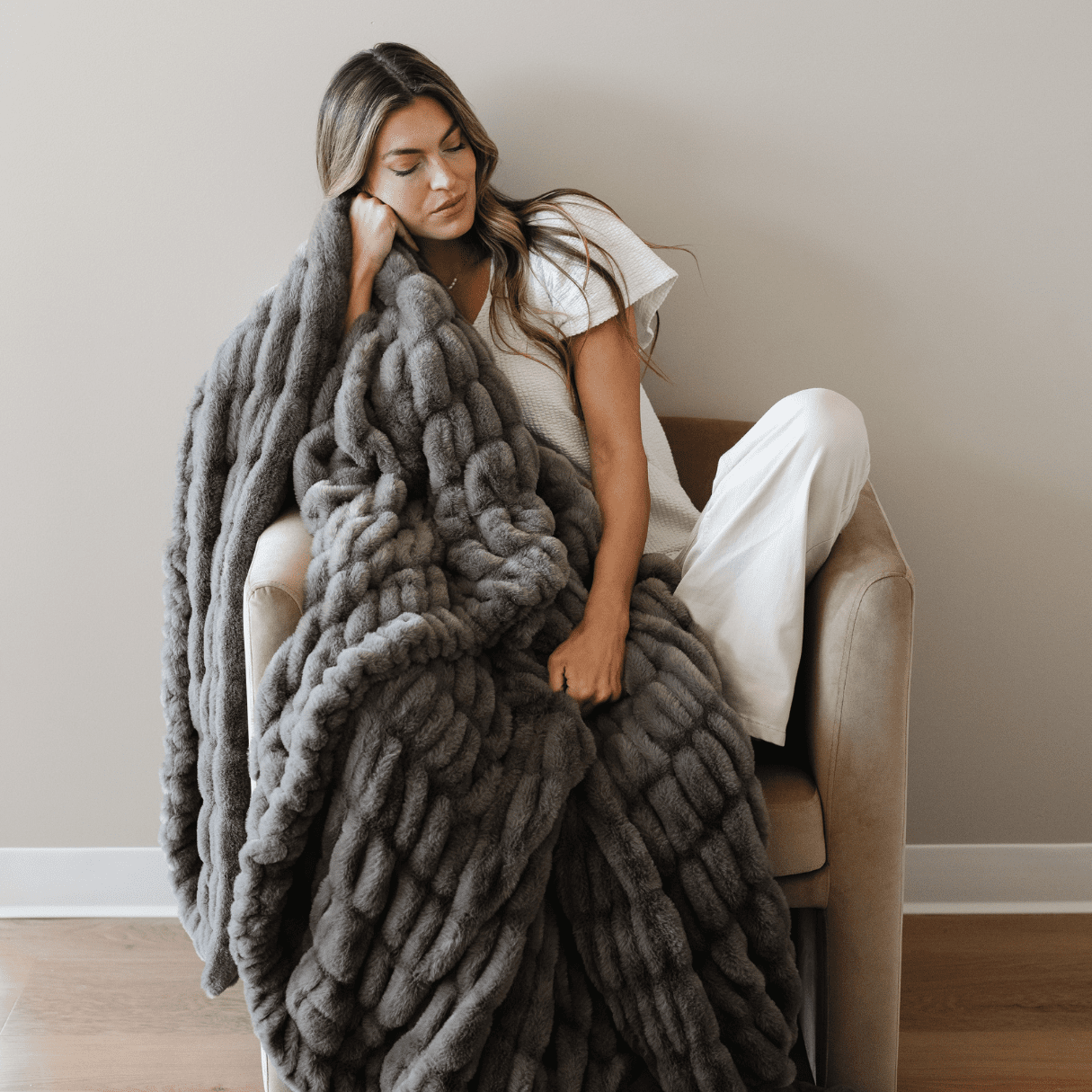 DOUBLE RUCHED FAUX FUR THROW BLANKETS - Sweet Water Decor - Blankets