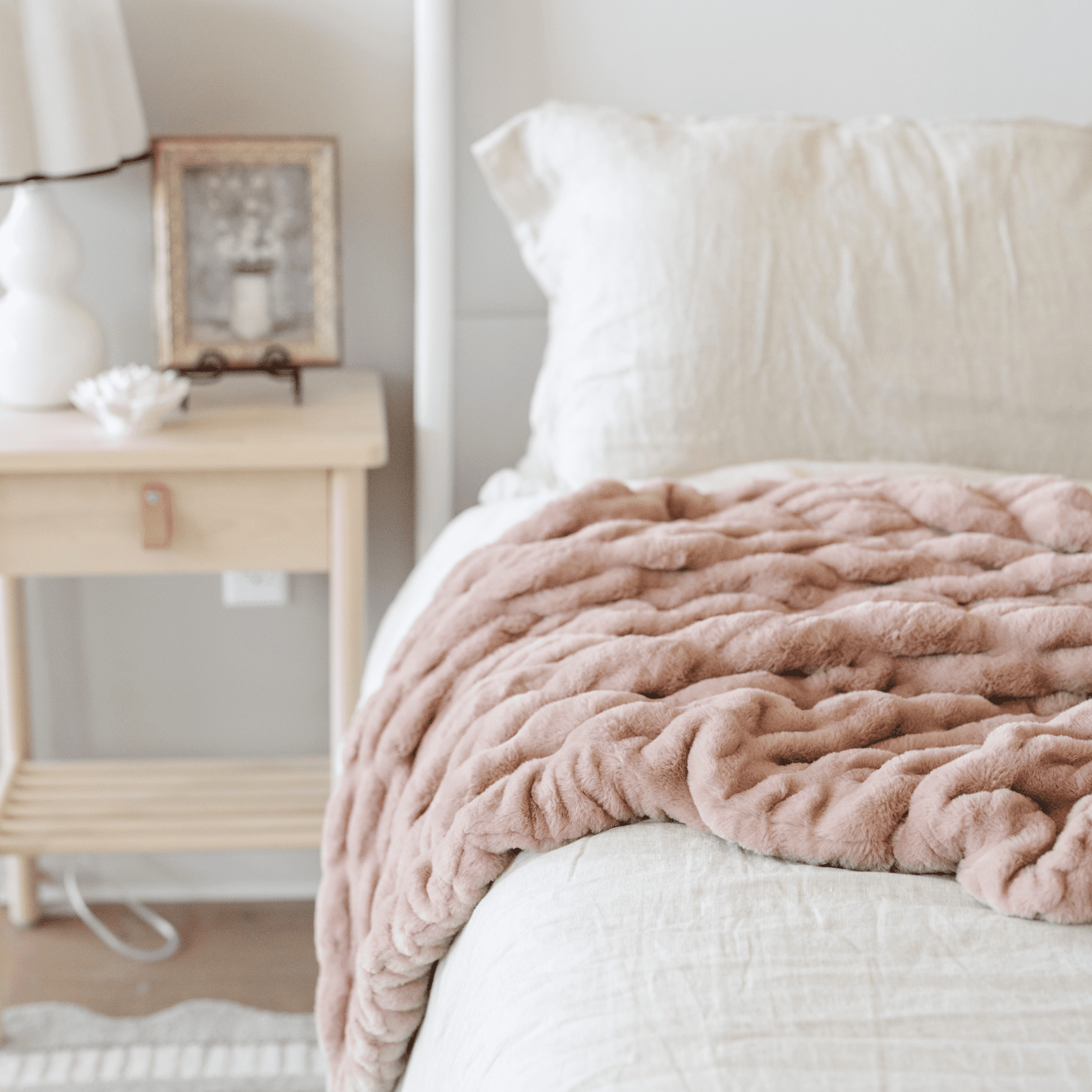 DOUBLE RUCHED FAUX FUR THROW BLANKETS - Sweet Water Decor - Blankets