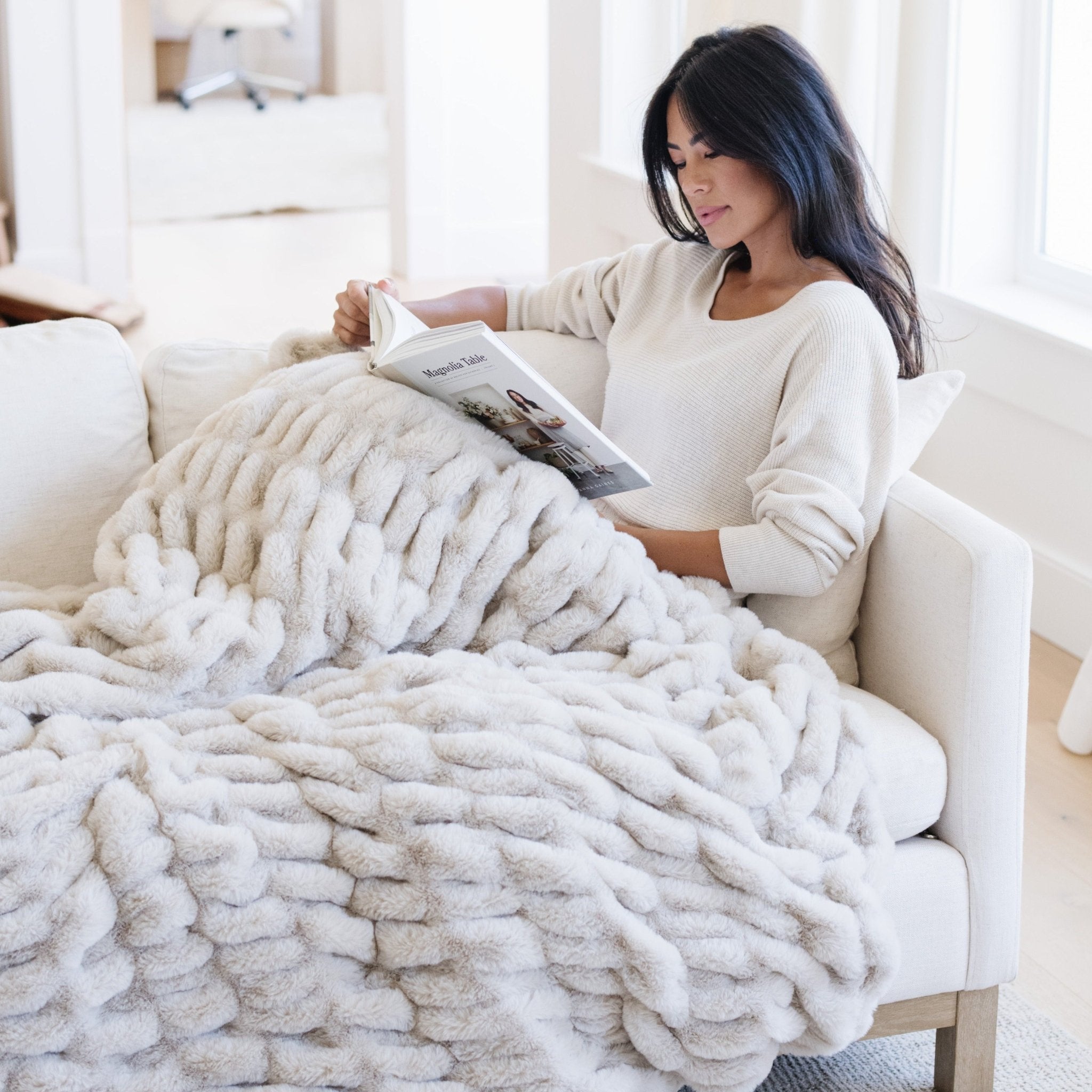 DOUBLE RUCHED FAUX FUR THROW BLANKETS - Sweet Water Decor - Blankets